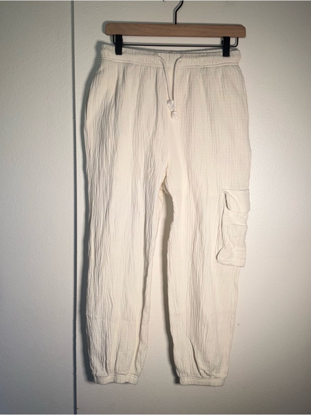 THINGS BETWEEN cotton beachy textured cargo drawstring joggers M